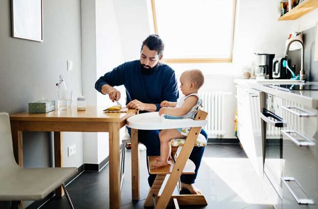What if your baby fell off the bed and hit their head? What to Look for If your baby falls off the bed and hits their head?